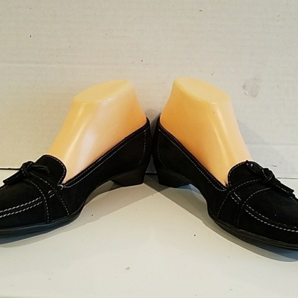 KATE SPADE - NEW YORK BLACK SUEDE 1-1/2" HEELS - Picture 4 of 6